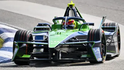 17 10 Storbritannien Lopp 1 moto racing