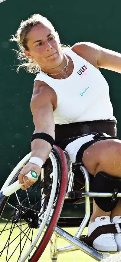 16 12 Diede De Groot Lucy Shuker tennis