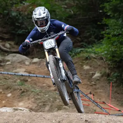 11 55 Herrjuniorer Störtlopp La Thuile mountainbike 7 6 MAX SE