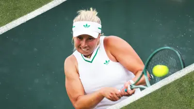 16 00 K Siniaková T Townsend M Kessler C Tauson tennis 7 4 MAX SE
