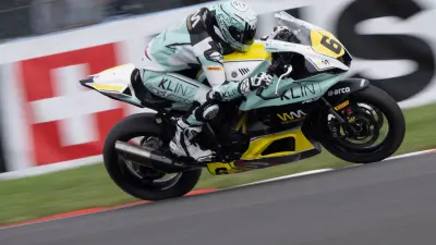 13 10 Storbritannien Lopp 1 moto racing